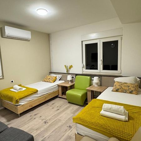 Aviator Apartments & Rooms Nikola Tesla Airport Belgrade Surčin Esterno foto