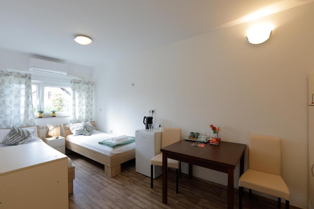 Aviator Apartments & Rooms Nikola Tesla Airport Belgrade Surčin Esterno foto
