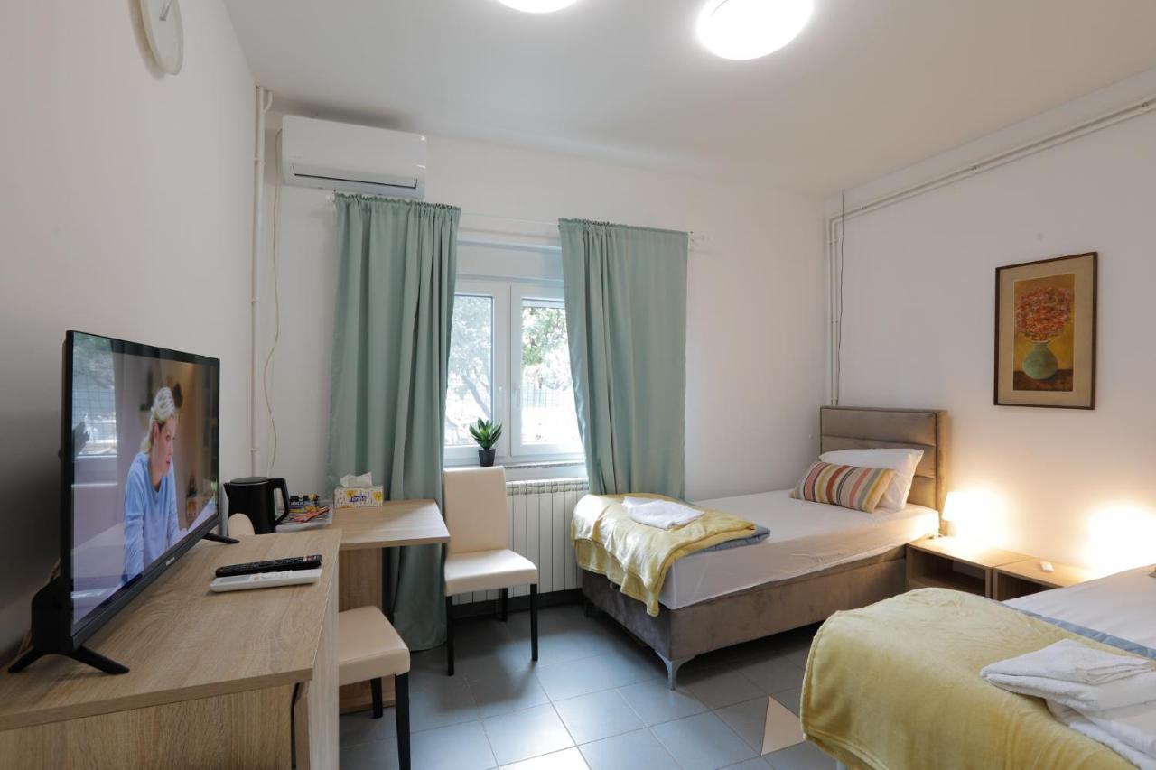 Aviator Apartments & Rooms Nikola Tesla Airport Belgrade Surčin Esterno foto