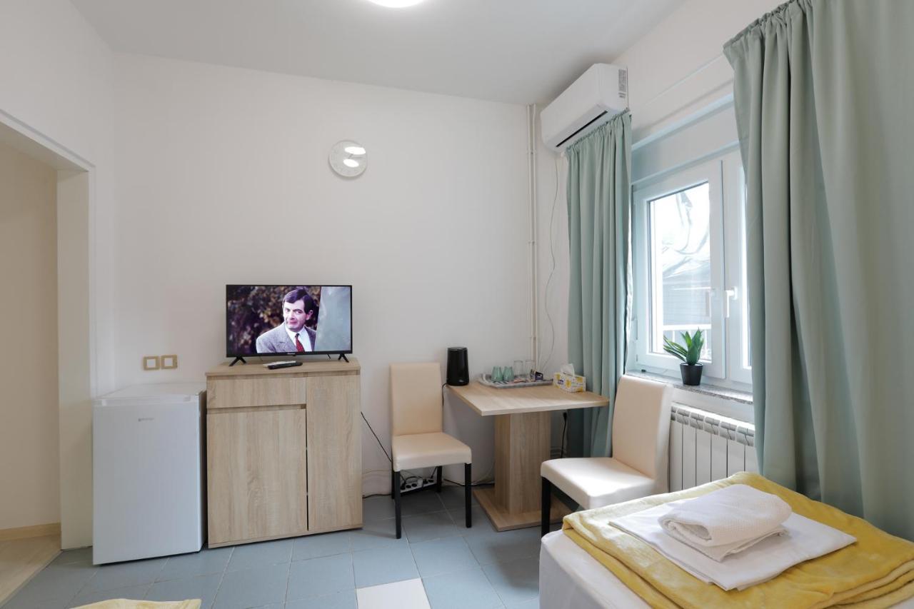 Aviator Apartments & Rooms Nikola Tesla Airport Belgrade Surčin Esterno foto