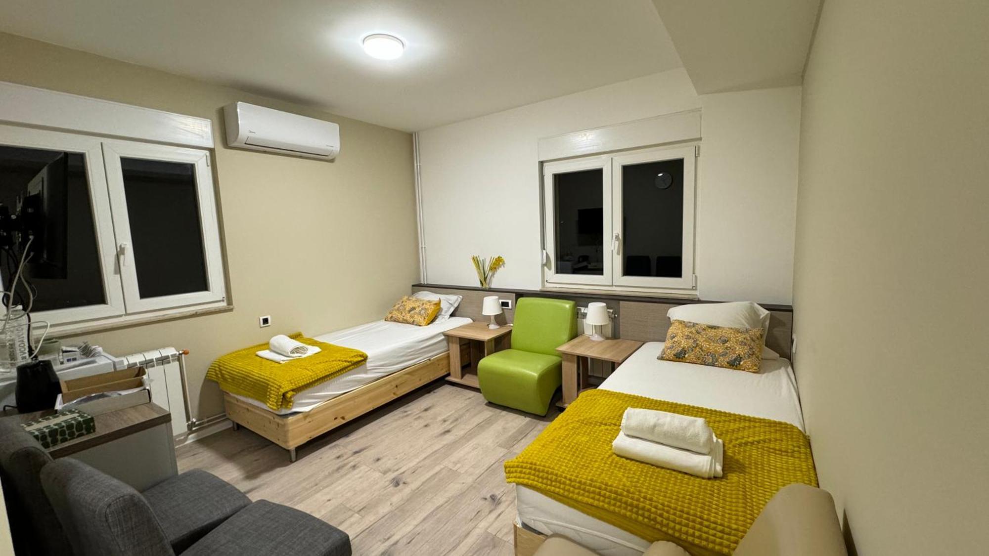 Aviator Apartments & Rooms Nikola Tesla Airport Belgrade Surčin Esterno foto